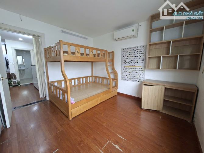 Chính chủ cần bán căn hộ KĐT Nam Trung Yên: DT 81,2m2, 2N, 2VS, full đồ, giá 6.5 tỷ có bớt