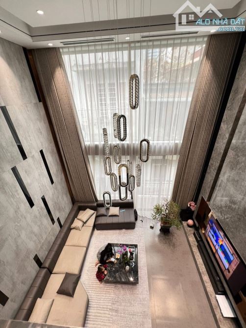 Siêu phẩm Ba Đình, Hàng xóm VTV, Thang máy, Gara 2 ô tô, DT 98m2, MT 5.5m, Giá 36 tỷ