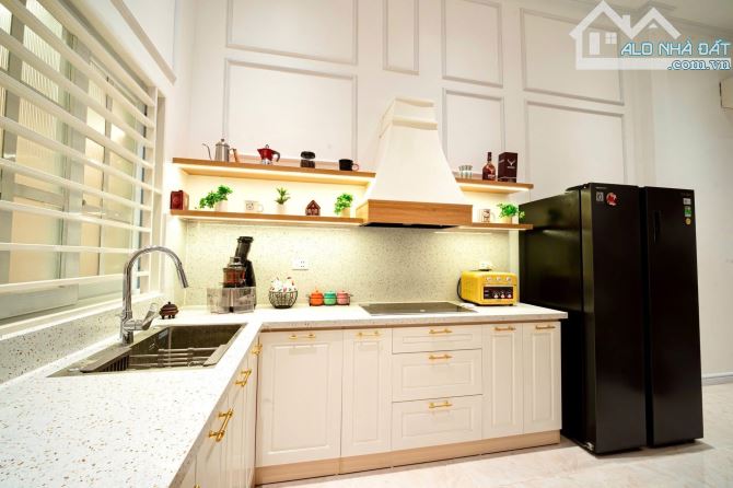 Bán gấp nhà phố Kim Mã . Ô tô đỗ cửa . Full nội thất .48M . Giá 17,6 tỷ