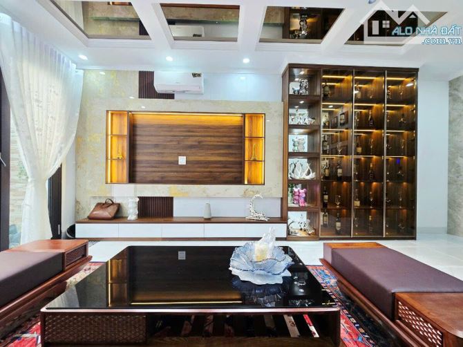 BÁN NHÀ TÂY HỒ 11 TỶ – 6 TẦNG THANG MÁY – NHÀ MỚI FULL NỘI THẤT – CÁCH HỒ TÂY 100M