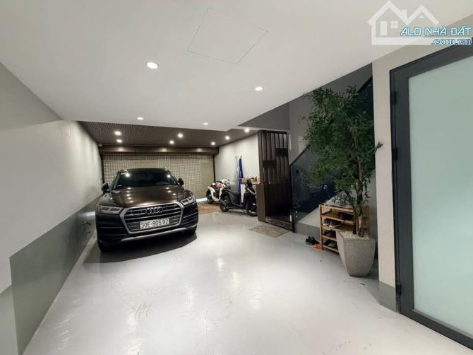 Siêu phẩm Ba Đình, Hàng xóm VTV, Thang máy, Gara 2 ô tô, DT 98m2, MT 5.5m, Giá 36 tỷ