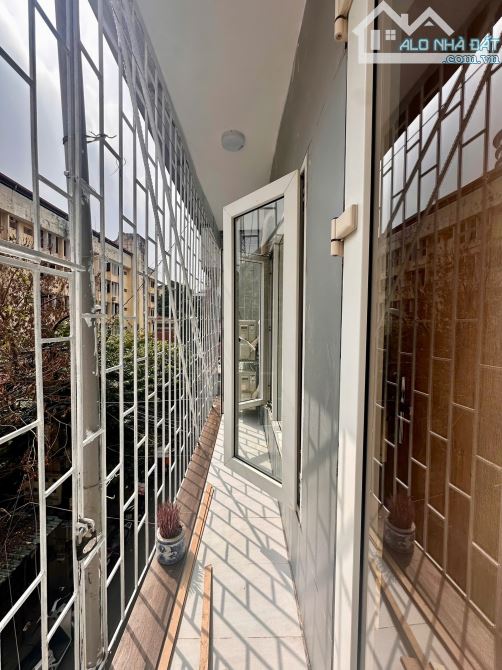 BÁN CĂN HỘ TẬP THỂ NGUYỄN CHÍ THANH, TẦNG 3, DT 90M, 3PN,2WC, CAO CẤP 5 SAO. GIÁ 6.x Tỷ