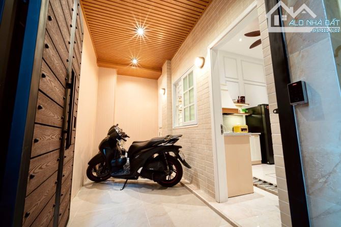 Bán gấp nhà phố Kim Mã . Ô tô đỗ cửa . Full nội thất .48M . Giá 17,6 tỷ