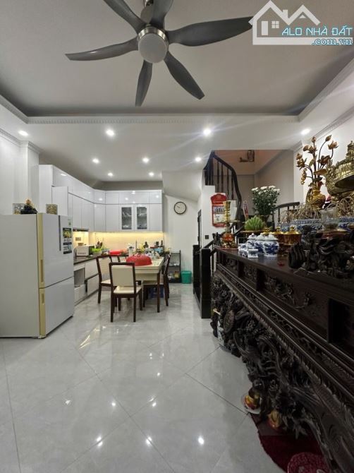 LẠC LONG QUÂN NGÕ Ô TÔ THÔNG_ LÔ GÓC_ CHỦ THIỆN CHÍ BÁN VỊ TRÍ ĐẸP DT 50 M2 X 5 TẦNG