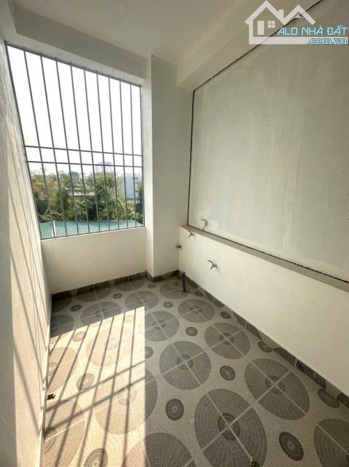 NHÀ CHÚC SƠN, Ô TÔ VÀO CỬA. 200M RA QUỐC LỘ 6. LÔ GÓC. DT 32M2, 4 TẦNG. GIÁ 3,85 TỶ - 3