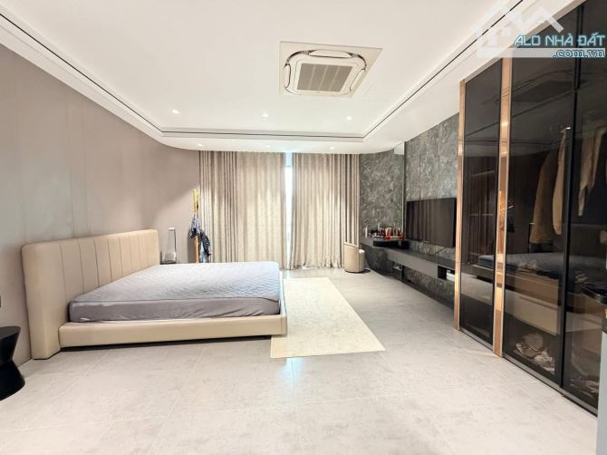 Siêu phẩm Ba Đình, Hàng xóm VTV, Thang máy, Gara 2 ô tô, DT 98m2, MT 5.5m, Giá 36 tỷ