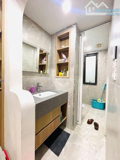 Bán nhà Lạc long quân, gara ô tô, chỉ 17.2 tỷ DT 45m, mặt tiền 5m, 5 tầng xây mới 2023