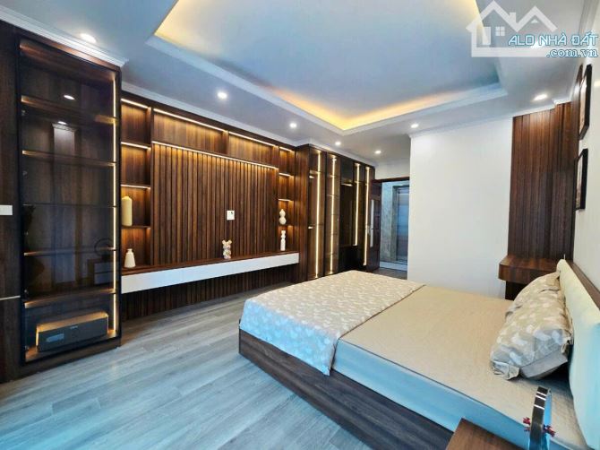 BÁN NHÀ TÂY HỒ 11 TỶ – 6 TẦNG THANG MÁY – NHÀ MỚI FULL NỘI THẤT – CÁCH HỒ TÂY 100M