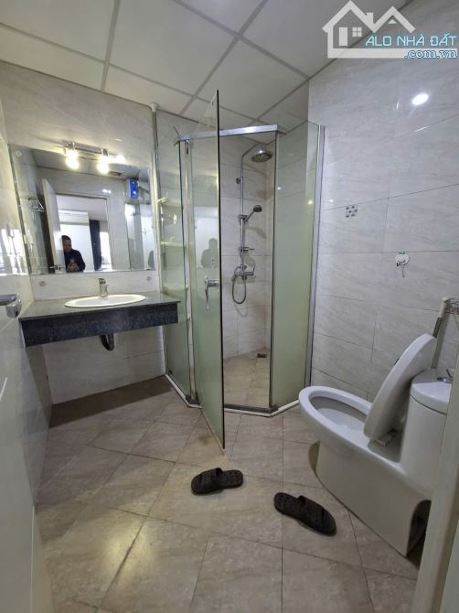 Chính chủ cần bán căn hộ KĐT Nam Trung Yên: DT 81,2m2, 2N, 2VS, full đồ, giá 6.5 tỷ có bớt