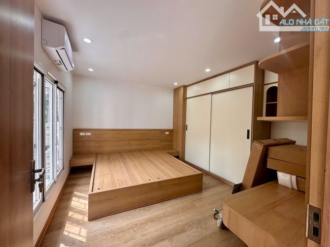 BÁN CĂN HỘ TẬP THỂ NGUYỄN CHÍ THANH, TẦNG 3, DT 90M, 3PN,2WC, CAO CẤP 5 SAO. GIÁ 6.x Tỷ