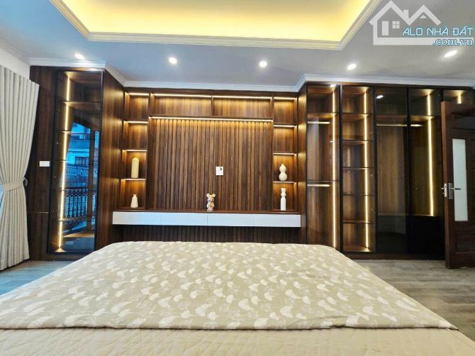 BÁN NHÀ TÂY HỒ 11 TỶ – 6 TẦNG THANG MÁY – NHÀ MỚI FULL NỘI THẤT – CÁCH HỒ TÂY 100M