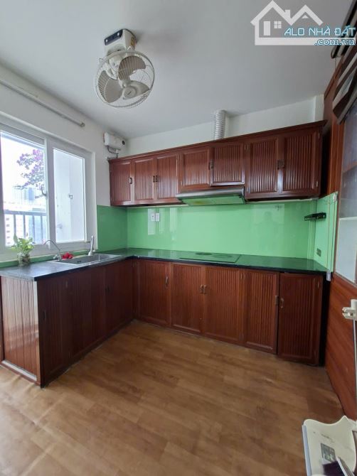 Chính chủ cần bán căn hộ KĐT Nam Trung Yên: DT 81,2m2, 2N, 2VS, full đồ, giá 6.5 tỷ có bớt