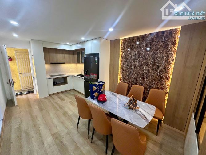 BÁN CĂN HỘ TẬP THỂ NGUYỄN CHÍ THANH, TẦNG 3, DT 90M, 3PN,2WC, CAO CẤP 5 SAO. GIÁ 6.x Tỷ