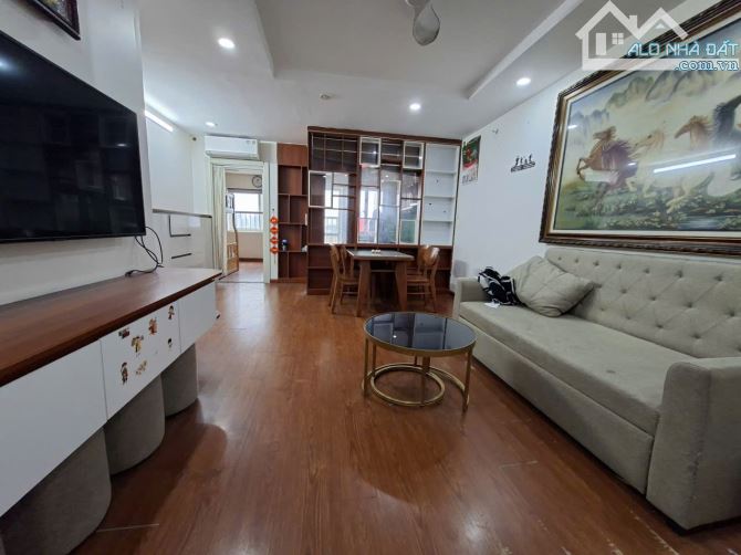 Chính chủ cần bán căn hộ KĐT Nam Trung Yên: DT 81,2m2, 2N, 2VS, full đồ, giá 6.5 tỷ có bớt