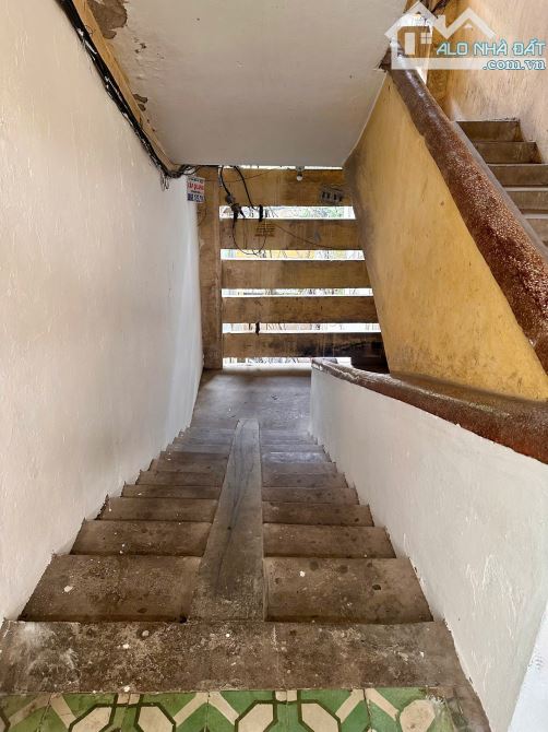 BÁN CĂN HỘ TẬP THỂ NGUYỄN CHÍ THANH, TẦNG 3, DT 90M, 3PN,2WC, CAO CẤP 5 SAO. GIÁ 6.x Tỷ