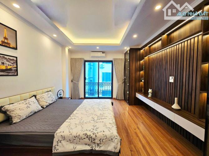 BÁN NHÀ TÂY HỒ 11 TỶ – 6 TẦNG THANG MÁY – NHÀ MỚI FULL NỘI THẤT – CÁCH HỒ TÂY 100M