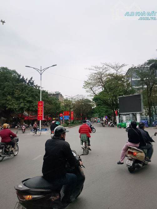 CĂN HỘ TẦNG 2, 2 BAN CÔNG THOÁNG, SÁNG - 3 NGỦ 2WC - CHỈ VIỆC XÁCH VA LY VÀO Ở.
