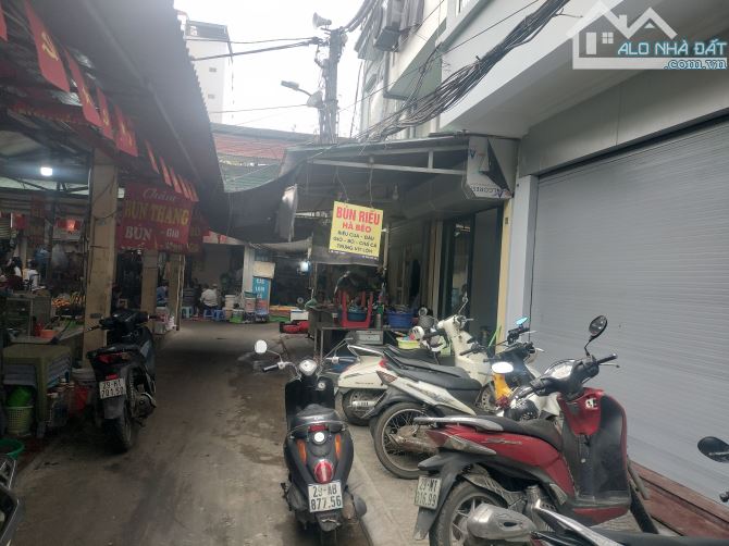 MẶT CHỢ NGÔ SỸ LIÊN _ ĐỐNG ĐA HÀ NỘI - KINH DOANH SẦM UẤT - MẶT TIỀN BỀ THẾ - NHÀ VỈA HÈ R
