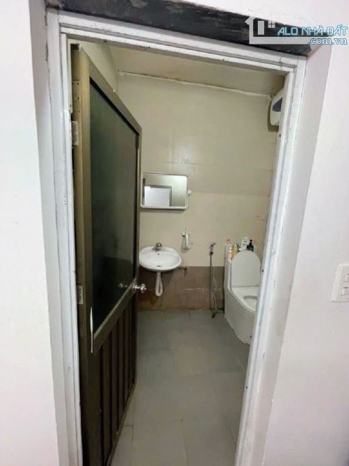 Bán nhà TT Tầng 3 Trần Quốc Hoàn 65m2 nhà đẹp gần phố thoáng khu dân trí cao 4.7 tỷ