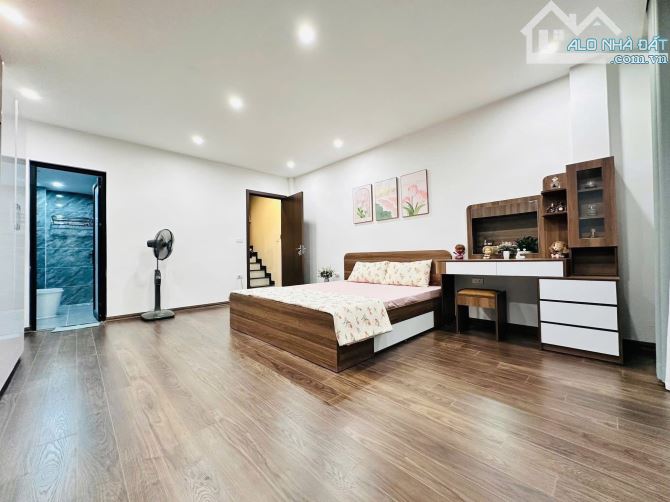 BÁN NHÀ MỚI HOÀNG HOA THÁM, BA ĐÌNH, DT40M2x6T GIÁ 11.7 TỶ