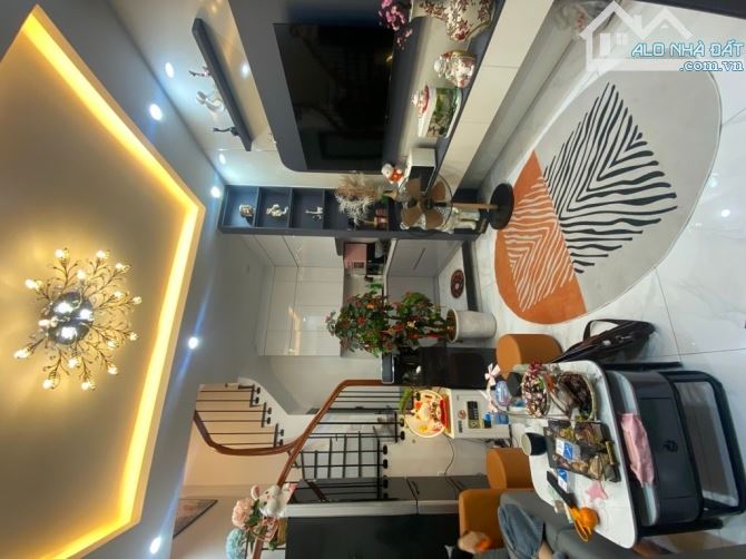 BÁN NHÀ - TÔN ĐỨC THẮNG - ĐỐNG ĐA - 26 M - 5 TẦNG - MẶT TIỀN 3.8M - 8.35 TỶ NHÀ ĐẸP