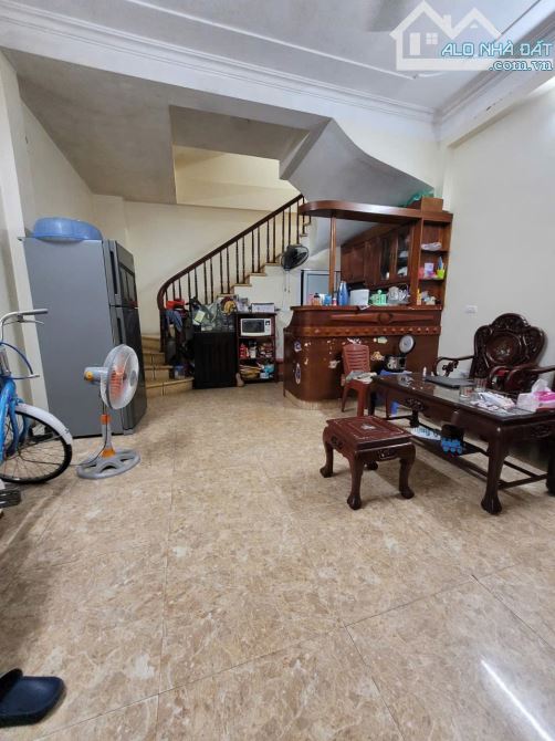 NHÀ HÀO NAM 38M2*4T,NGÕ NÔNG,NHÀ XÂY CỰC CHẮC CHẮN, 2 PHÚT RA GA CÁT LINH, GẦN HỒ HOÀNG CẦ