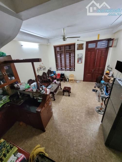 NHÀ HÀO NAM 38M2*4T,NGÕ NÔNG,NHÀ XÂY CỰC CHẮC CHẮN, 2 PHÚT RA GA CÁT LINH, GẦN HỒ HOÀNG CẦ