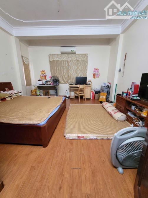 NHÀ HÀO NAM 38M2*4T,NGÕ NÔNG,NHÀ XÂY CỰC CHẮC CHẮN, 2 PHÚT RA GA CÁT LINH, GẦN HỒ HOÀNG CẦ