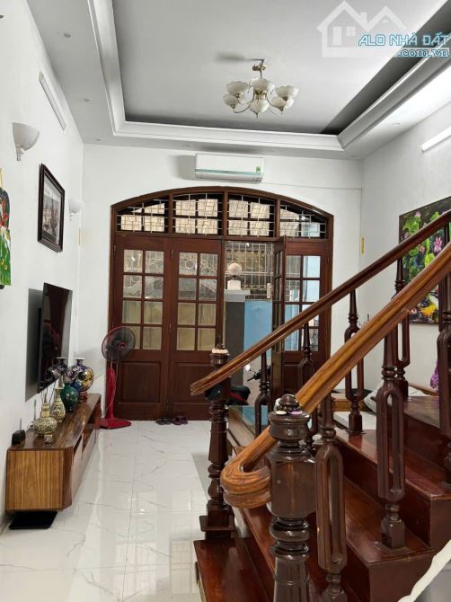 NHÀ PHỐ TRẦN THÁI TÔNG DÂN XÂY ,SÁNG THOÁNG, GẦN PHỐ. DT60Mx3T, GIÁ 19.9 TỶ