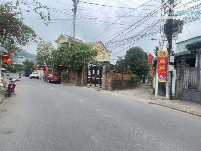 Bán đất tặng nhà mặt tiền Nguyễn Huy Tưởng