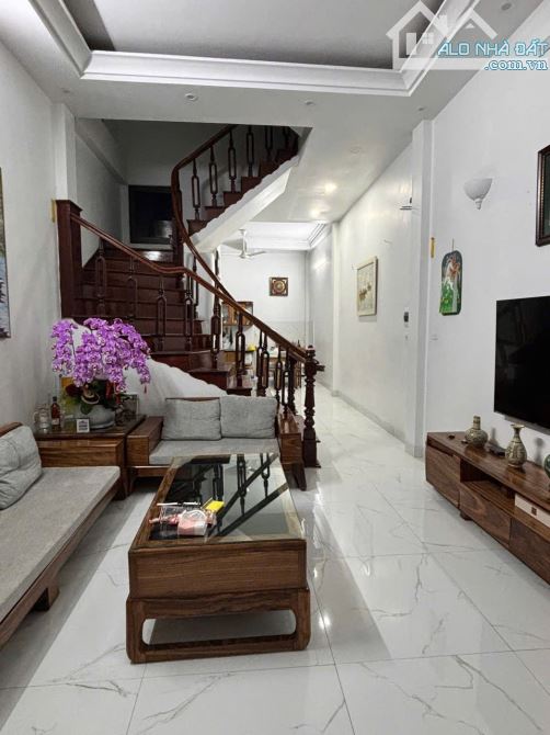 NHÀ PHỐ TRẦN THÁI TÔNG DÂN XÂY ,SÁNG THOÁNG, GẦN PHỐ. DT60Mx3T, GIÁ 19.9 TỶ