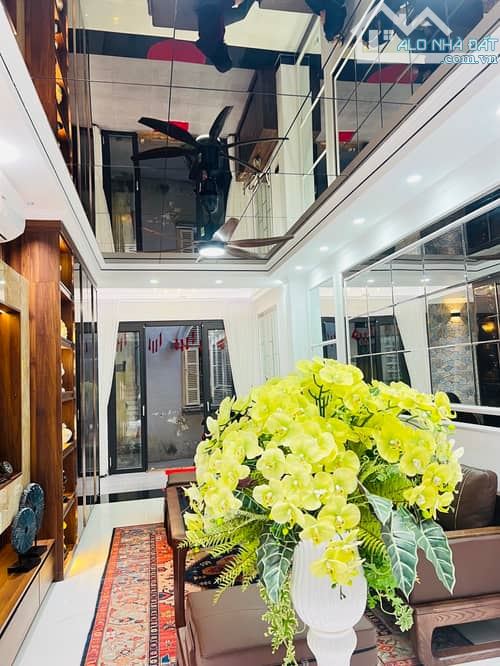 Chính chủ bán nhà 6 tầng thang máy mặt Ngõ phố Ngọc Khánh, Ba Đình 52m2 , 15.2 tỷ