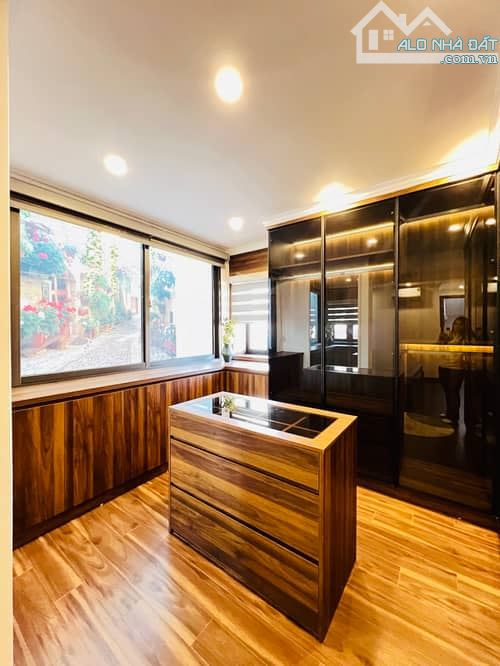 Chính chủ bán nhà 6 tầng thang máy mặt Ngõ phố Ngọc Khánh, Ba Đình 52m2 , 15.2 tỷ