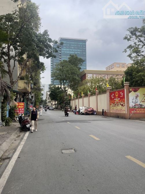 Bán Nhà Mặt Phố Hoàng Sâm 40M-3 tầng cũ-kinh doanh -oto tránh vỉa hè-văn phòng