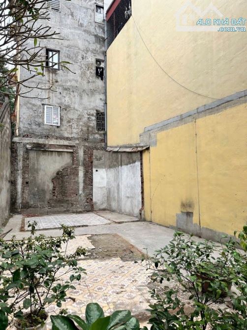 BÁN ĐẤT HIẾM - NGUYỄN KHANG - CẦU GIẤY - 77 M - MẶT TIỀN 6 M - GIÁ 13.9 TỶ SỔ ĐỎ CHÍNH