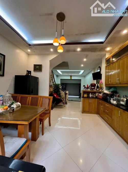 NHÀ ĐỘI CẤN - BA ĐÌNH - 62 M - 5 TẦNG - MẶT TIỀN 4.8 M -20.9 TỶ HÀNG HIẾM - BA ĐÌNH- GẦN