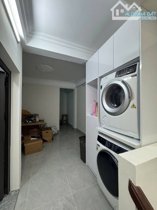 HIẾM QUÁ HIẾM - DÒNG TIỀN TỐT - GẦN TRƯỜNG ĐẠI HỌC, BV - 36m - 8 TẦNG - 16 PHÒNG - 12 TỶ