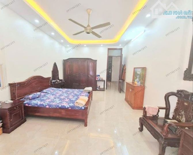 BÁN NHÀ CẦU GIẤY 104m2 SỔ. GARA 2 Ô TÔ - GARA Ô TÔ - 2 Ô TÔ TRÁNH TRƯỚC ĐỖ TRƯỚC NHÀ