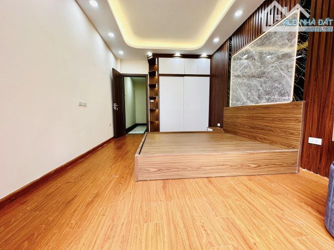 6.88 TỶ_5 TẦNG MỚI_FULL NỘI THẤT_NAM DƯ_LĨNH NAM_NGÕ THOÁNG