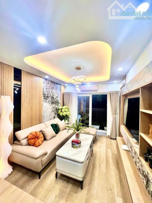 Bán căn hộ, lô góc, full nội thất cao cấp, 3PN, 2WC, 90m2 tại Nguyễn Chí Thanh, 6,28tỷ