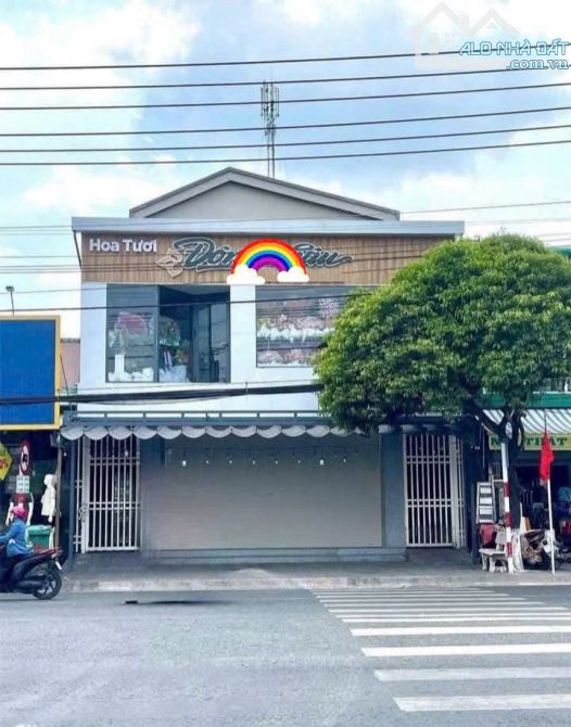 Nhà mặt tiền đường đang kinh doanh cách chợ BÌNH CHÁNH 500m