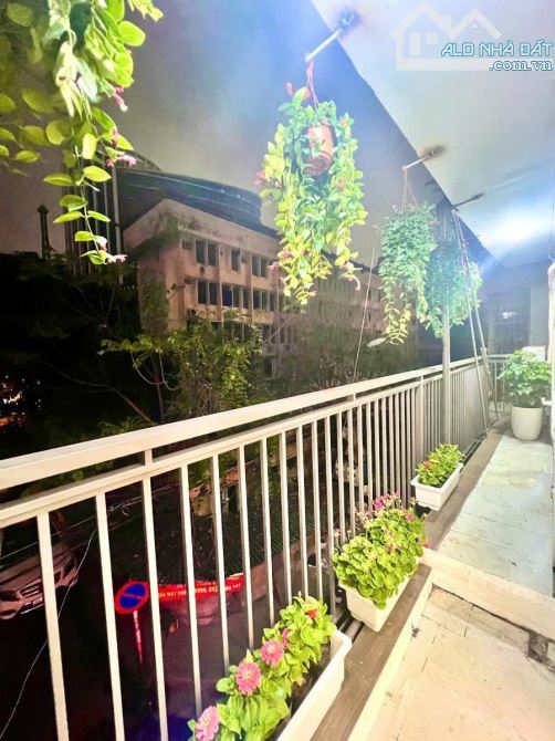 Bán căn hộ, lô góc, full nội thất cao cấp, 3PN, 2WC, 90m2 tại Nguyễn Chí Thanh, 6,28tỷ