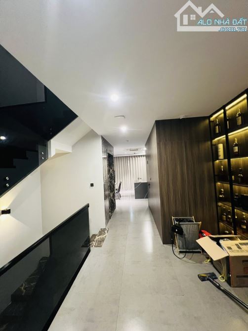 BÁN TÒA TẠI 20 NGUYỄN CÔNG HOAN, BA ĐÌNH. DIỆN TÍCH 98M2, 5T, GIÁ 36 TỶ