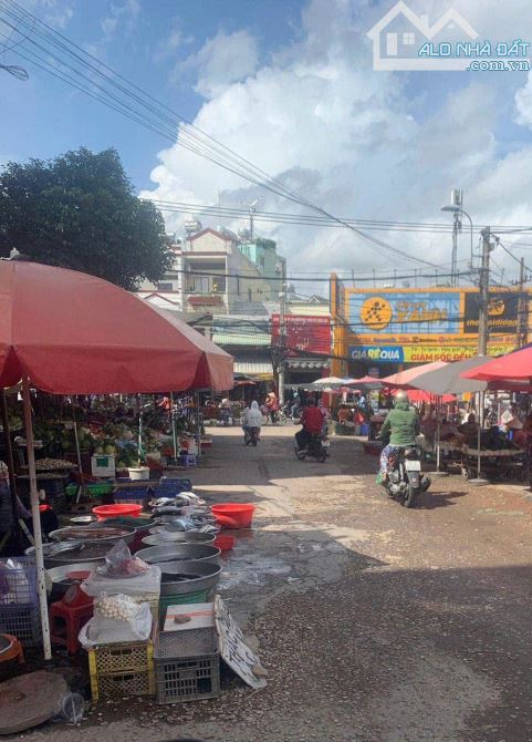 🔥🔥🔥Bán gấp căn nhà NGAY CHỢ BÌNH CHÁNH đang cho thuê 8triệu/th - 630Triệu - 120m2 - 11