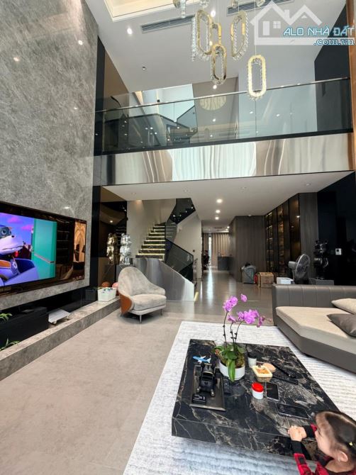 BÁN TÒA TẠI 20 NGUYỄN CÔNG HOAN, BA ĐÌNH. DIỆN TÍCH 98M2, 5T, GIÁ 36 TỶ