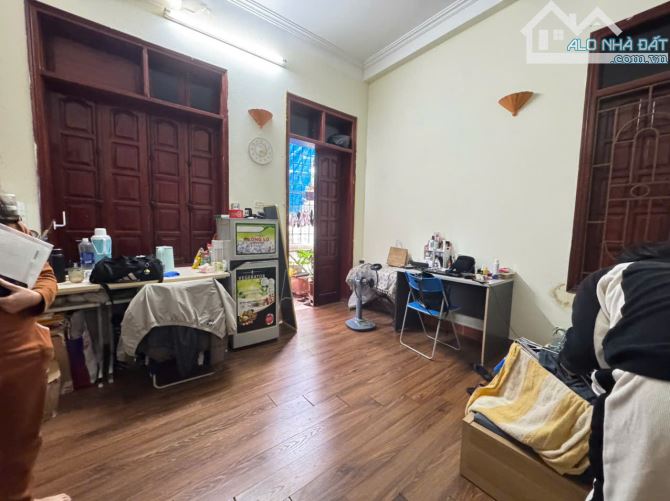 CC BÁN GẤP NHÀ LÊ DUẨN - 40M2 - 5 TẦNG - CÁCH PHỐ 50M - GẦN HỒ - THANG MÁY - DT 18TR/THÁNG