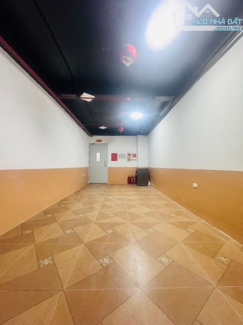 Chính chủ bán nhà phố tây sơn đống đa hà nội .diện tích 40m nhà 6 tầng thang máy xây móng.