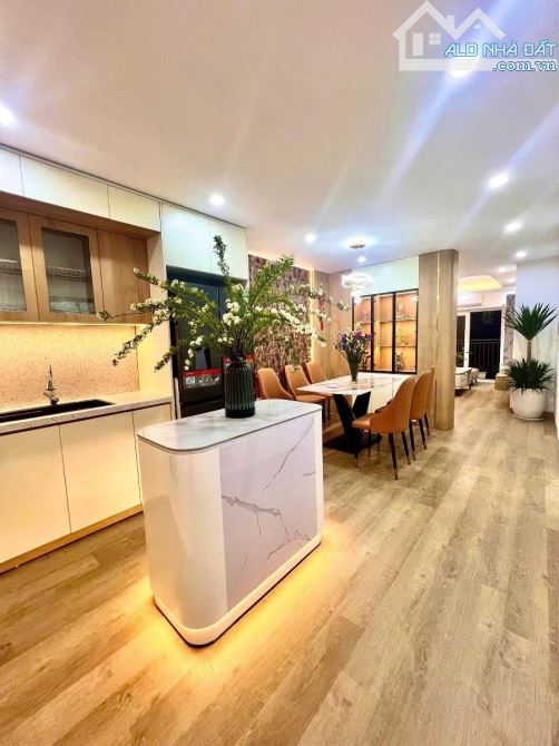 Bán căn hộ, lô góc, full nội thất cao cấp, 3PN, 2WC, 90m2 tại Nguyễn Chí Thanh, 6,28tỷ