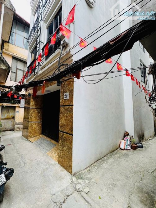 Bán gấp 6 tầng CCMN thang máy xây mới ngõ 82 Kim Mã, lô góc 23 phòng~90 tr/th. Giá 17.9 tỷ