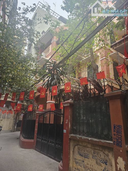 Bán Biệt Thự Phố Lạc Long Quân Tây Hồ 120m2 4 tầng, mặt tiền 9.3m Ô Tô Kinh Doanh